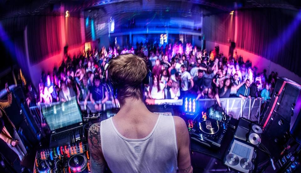 « Skud » | Credits photo -- Brian J Photography « Skud » | Credits photo -- Brian J Photography