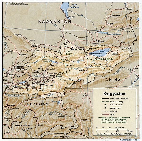 Carte du Kirghizstan montrant Kara Balta et Tokmok relié par la voix de chemin de fer. Crédit : Wikipédia