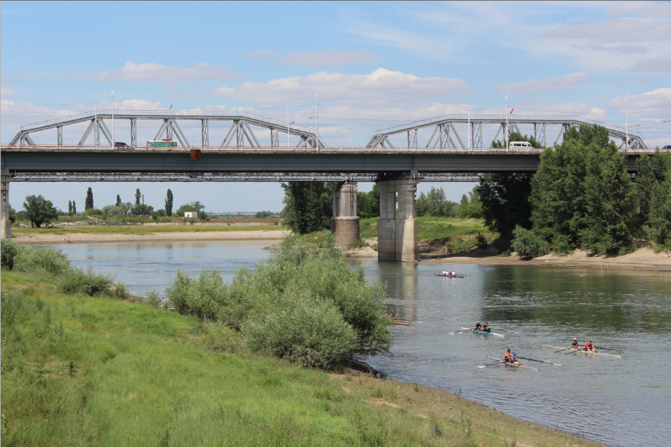 Le pont qui mène de Tiraspol à Bender, sur le Dniestr. Il est gardé par des soldats russes. Crédit photo Pierre Sautreuil