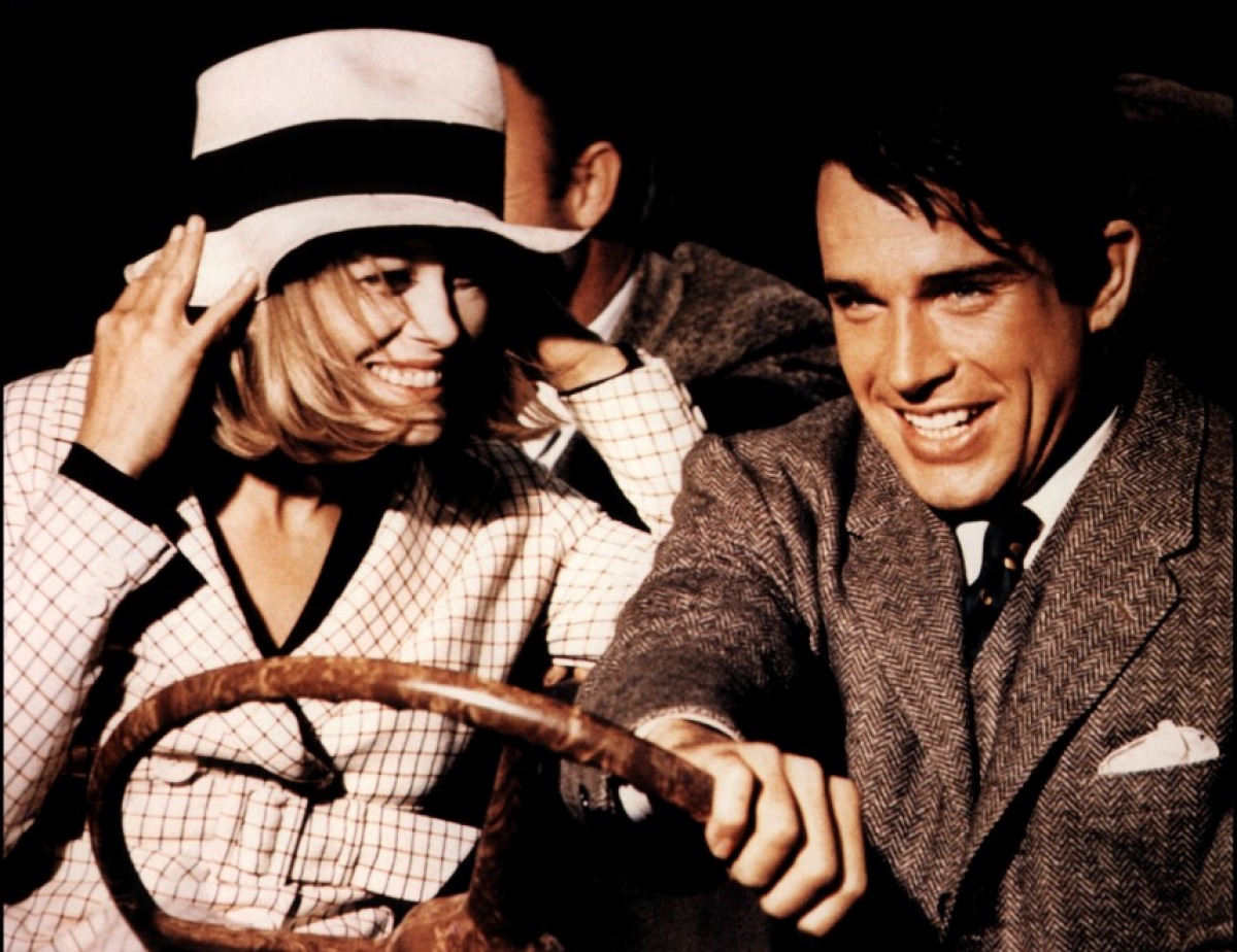 Image extraite du film Bonnie and Clyde d’Arthur Penn avec Faye Dunaway et Warren Beatty (1967). Image extraite du film Bonnie and Clyde d’Arthur Penn avec Faye Dunaway et Warren Beatty (1967).