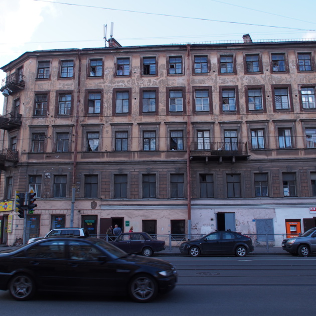 Dilapidated building, western Moscow. Credit: Juliette Lissandre