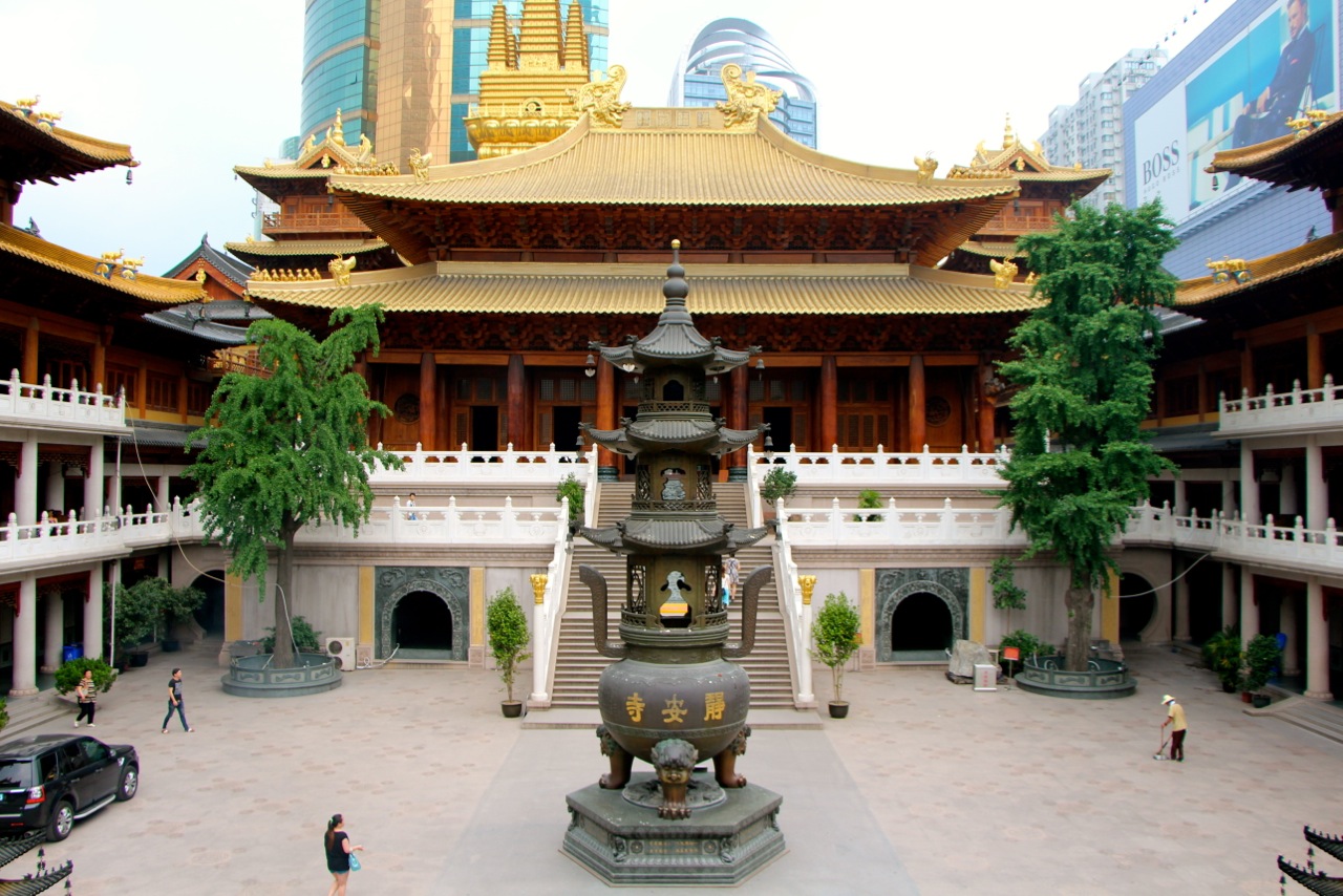 L'intérieur du temple de Jing'an, « Temple de la Paix et de la Tranquillité », temple bouddhiste situé sur la Rue de Nankin - Crédit Eugénie Rousak