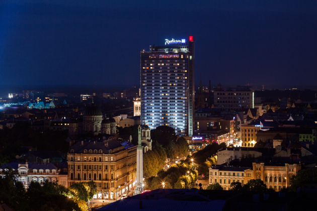 The luxurious Radisson Blu Hotel Riga. Credits latvianchamber.co.uk