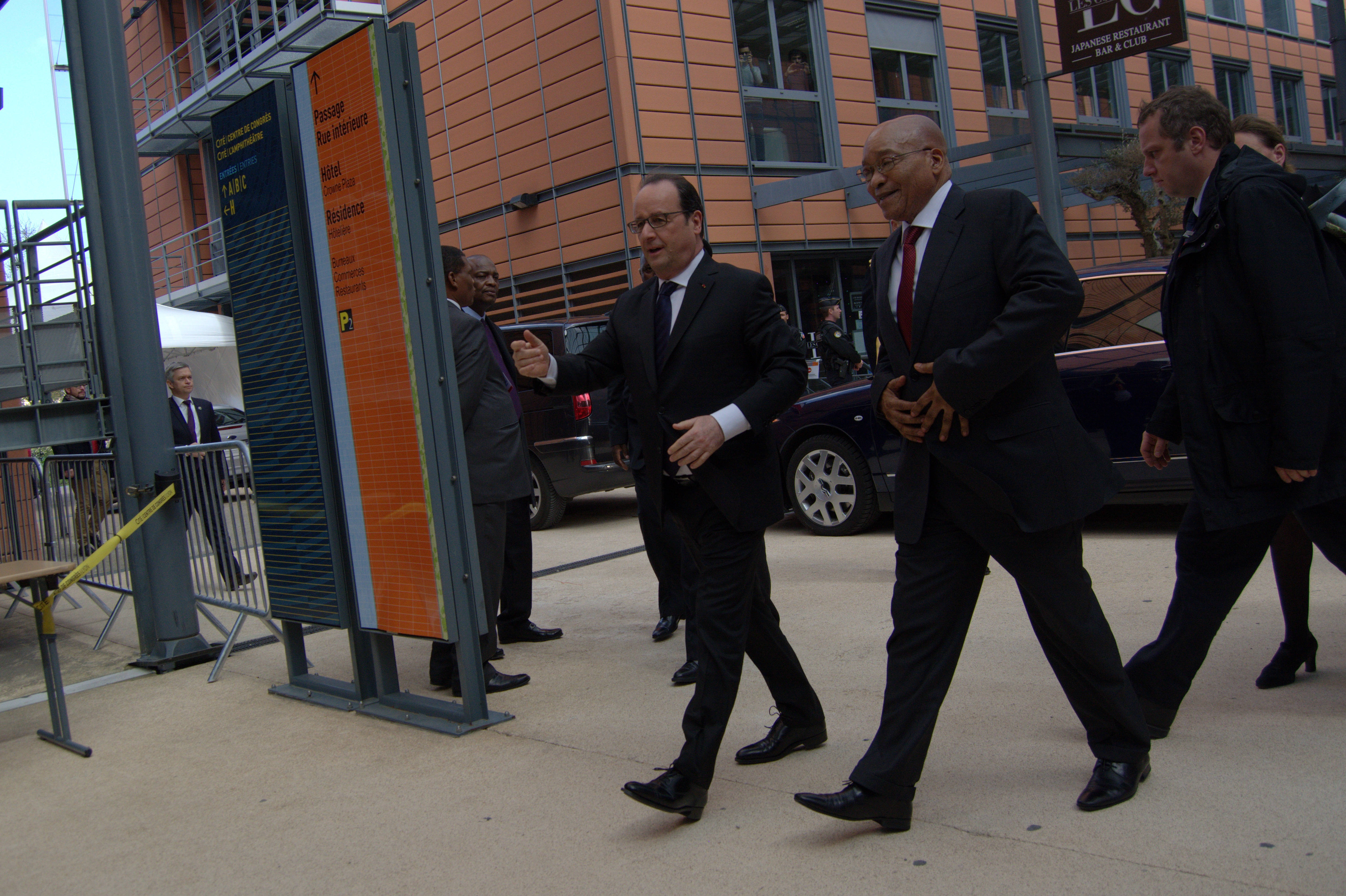 François Hollande et son homologue Jacob Zuma, le président de l'Afrique du Sud, ont clôturé cet évènement le 23 mars 2016. Crédit : Auriane Guiot François Hollande et son homologue Jacob Zuma, le président de l'Afrique du Sud, ont clôturé cet évènement le 23 mars 2016. Crédit : Auriane Guiot