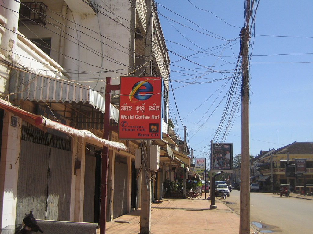 Un cybercafé à Siem Reap, dans le nord-ouest du pays. Crédit : Robert Pratten (licence CC BY-NC-ND 2.0)