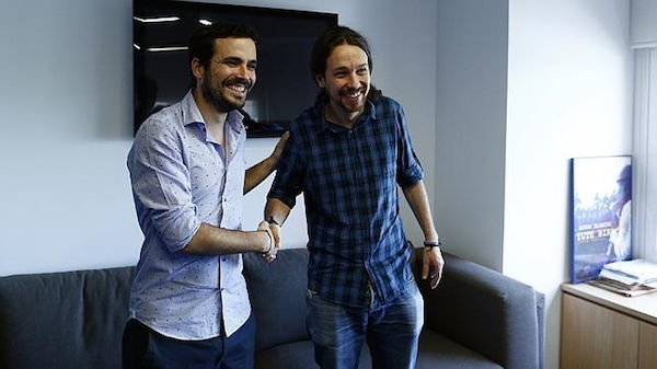 Les deux têtes d’affiche de la gauche radicale espagnole, Alberto Garzón (à gauche) et Pablo Iglesias (à droite). Crédit : Oscar Del Pozo