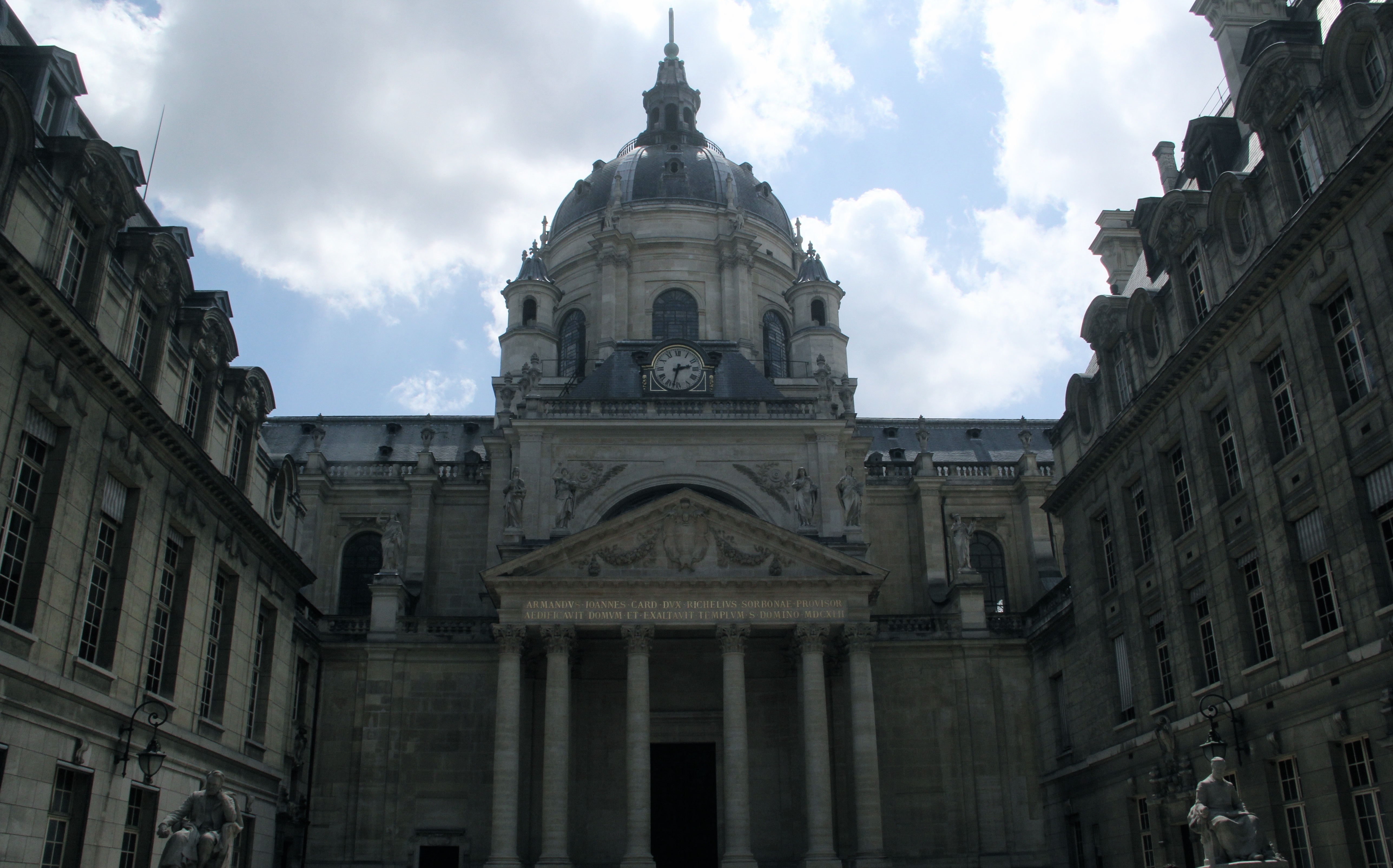 Cour d'honneur de la Sorbonne. Une partie des comités se sont réunis cette semaine dans la plus vieille université de France. - Crédit Lisa Hugouvieux