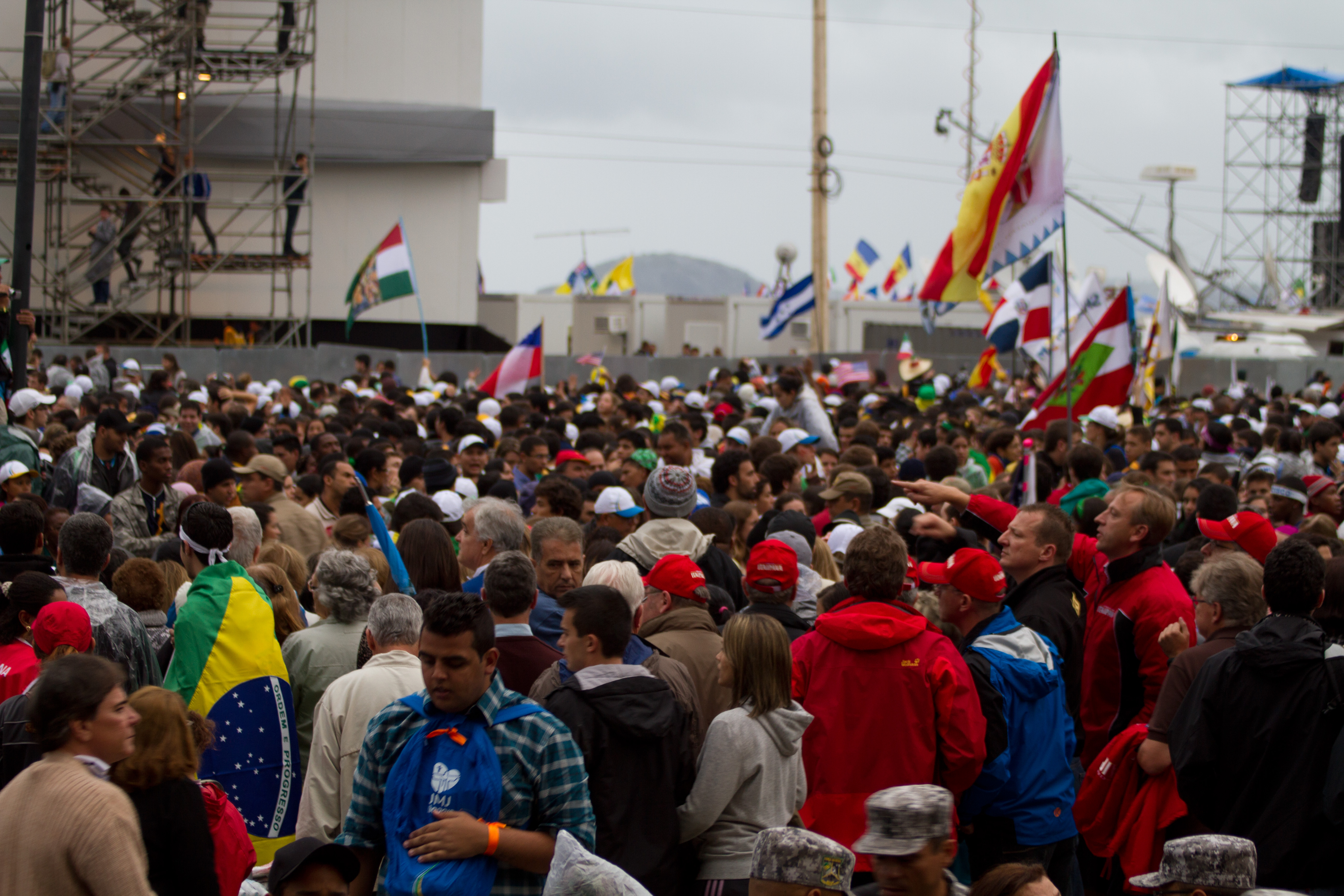 Une foule de pèlerins lors des JMJ de Rio en 2013. Crédit worldyouthday.com. Une foule de pèlerins lors des JMJ de Rio en 2013. Crédit worldyouthday.com.