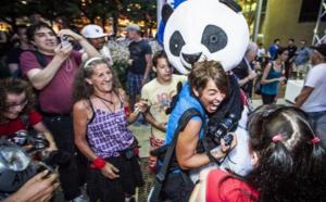 Québec : les câlins protecteurs d’Anarchopanda Québec : les câlins protecteurs d’Anarchopanda