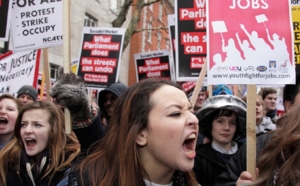 Les étudiants britanniques descendent dans la rue contre la hausse des frais de scolarité