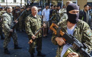 8000 soldats et policiers ukrainiens ont rejoint les insurgés du Dombass