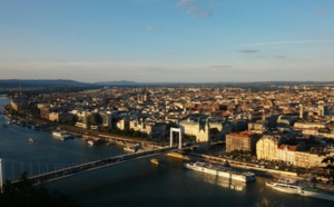 A Budapest, l’ultima moda degli studenti: i bar nelle rovine A Budapest, l’ultima moda degli studenti: i bar nelle rovine