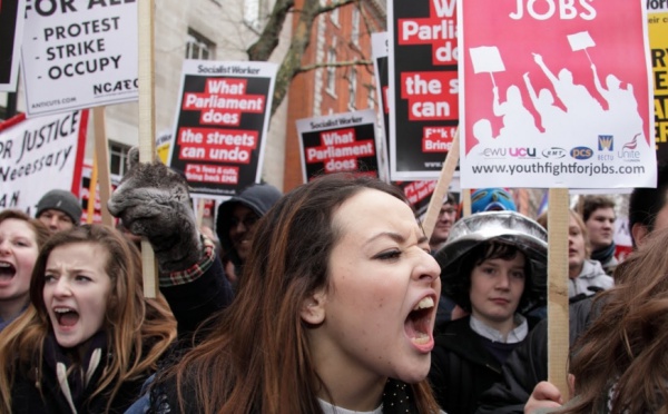 Les étudiants britanniques descendent dans la rue contre la hausse des frais de scolarité