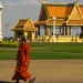 Moines dans les rues de Phnom Penh